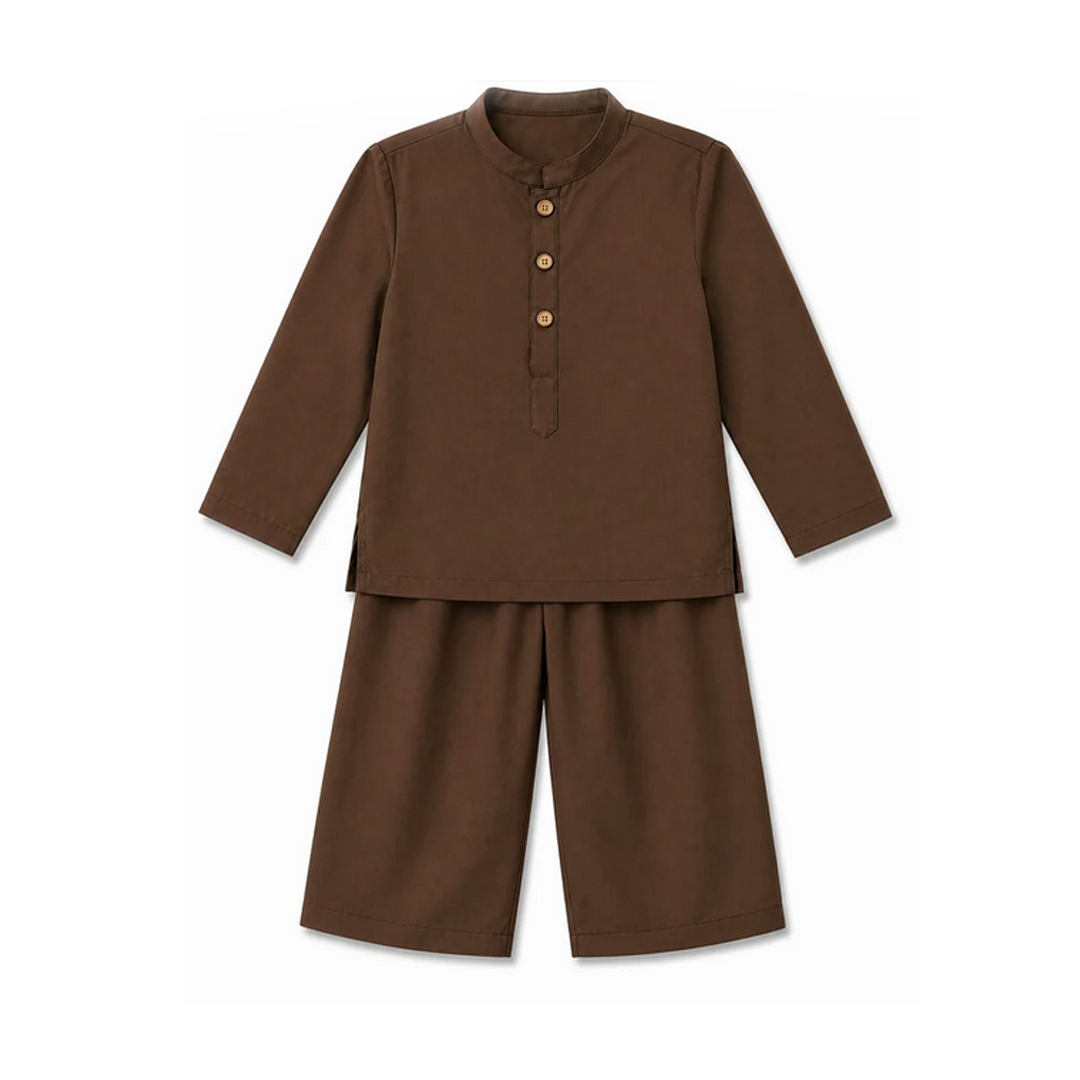 Desert Luxe Cord Set Brown
Brown children's outfit with shirt and pants on a white background