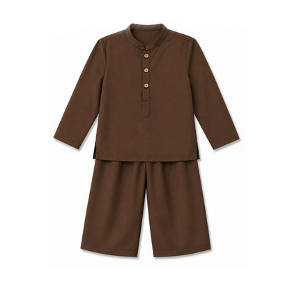 Desert Luxe Cord Set Brown
Brown children's outfit with shirt and pants on a white background
